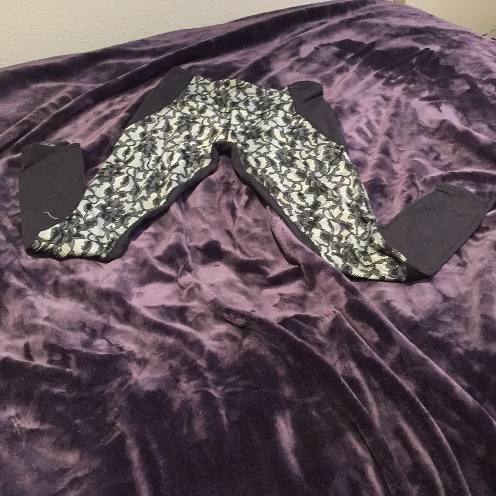 Cynthia Rowley lace workout leggings